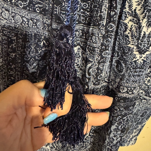 NWT Denim Blue Print  Top w/Tassel Tie  MEDIUM   #A - Picture 6 of 10